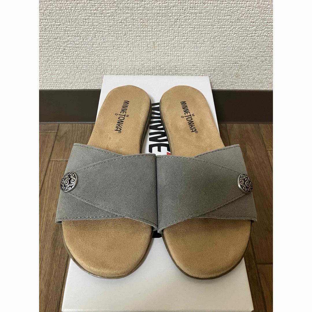 Minnetonka(ミネトンカ)のミネトンカ　サンダル　グレー レディースの靴/シューズ(サンダル)の商品写真