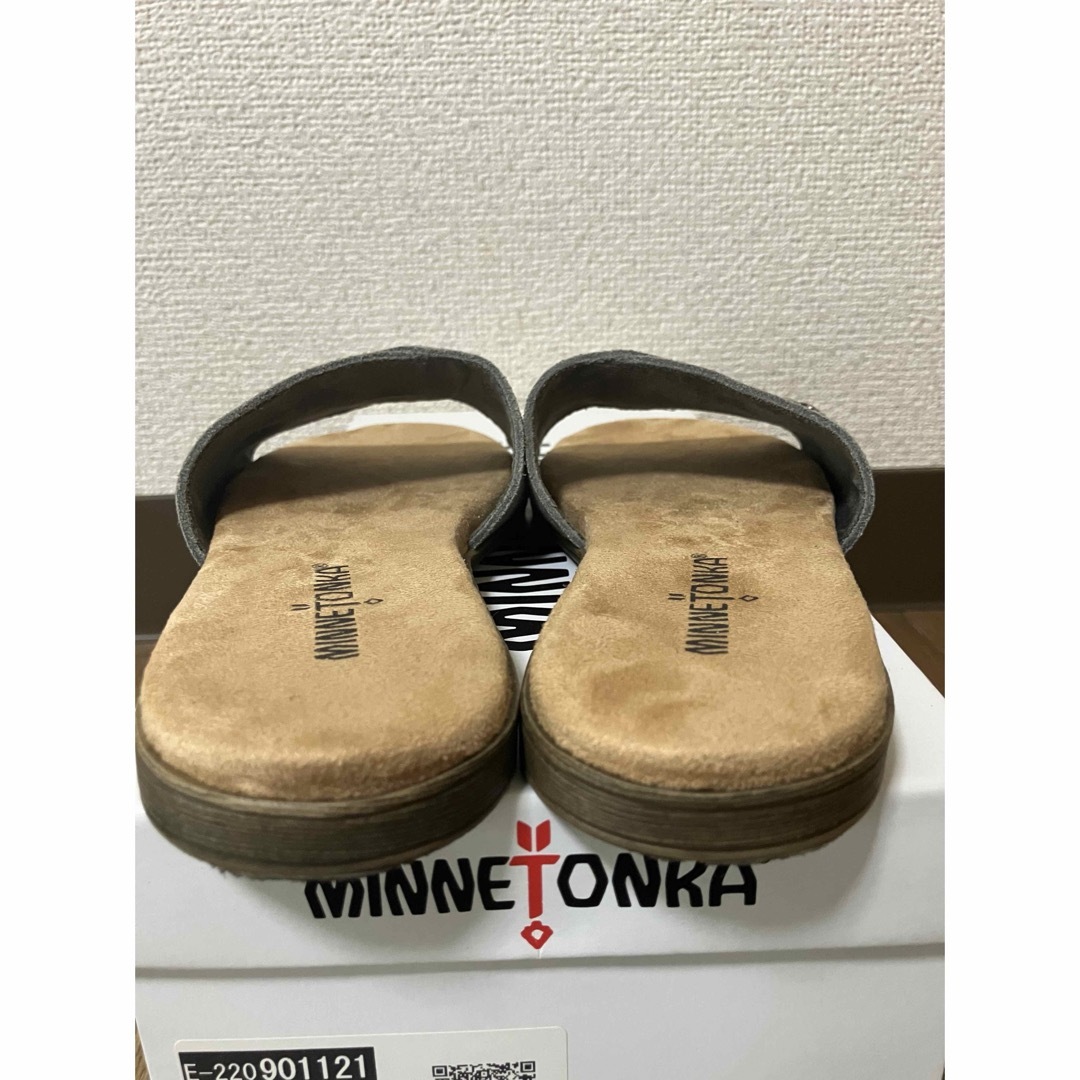 Minnetonka(ミネトンカ)のミネトンカ　サンダル　グレー レディースの靴/シューズ(サンダル)の商品写真