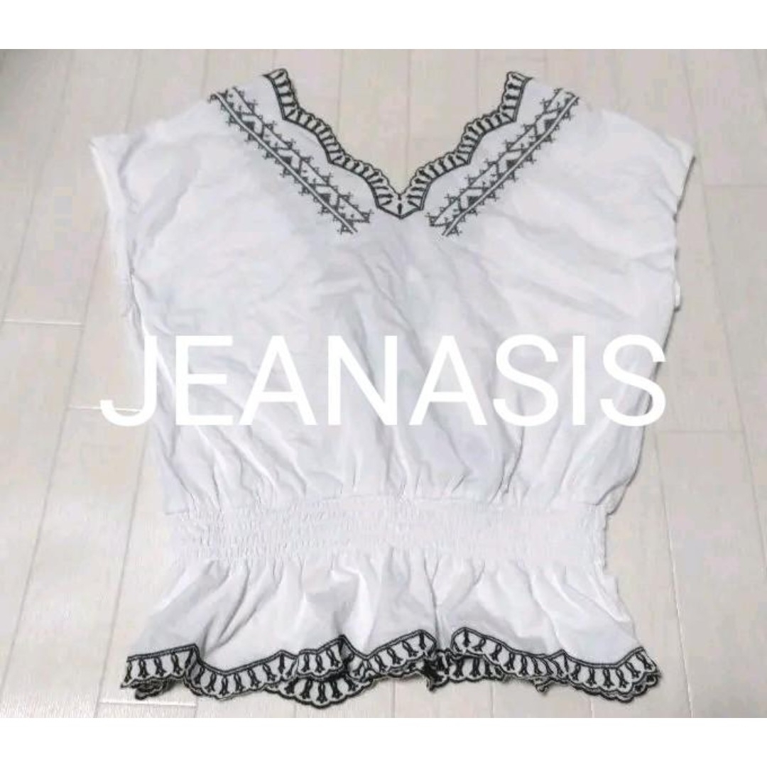 JEANASIS(ジーナシス)の試着のみ　JEANASIS　ジーナシス　刺繍Ｖプルオーバー レディースのトップス(カットソー(半袖/袖なし))の商品写真