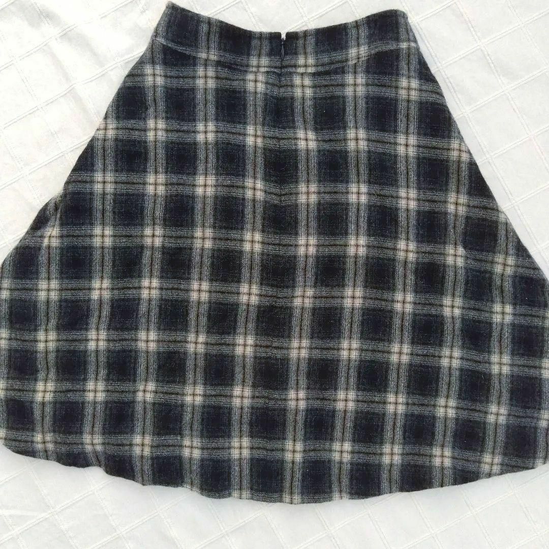 UNIQLO(ユニクロ)の61　UNIQLO　ユニクロ　ブラックチェックのフレアスカート レディースのスカート(ひざ丈スカート)の商品写真