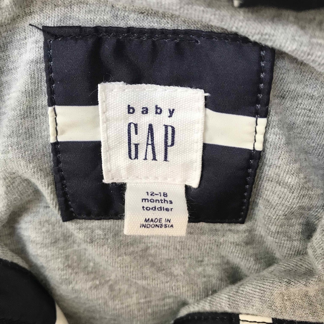 babyGAP(ベビーギャップ)のbaby Gap アウター　80cm キッズ/ベビー/マタニティのベビー服(~85cm)(ジャケット/コート)の商品写真