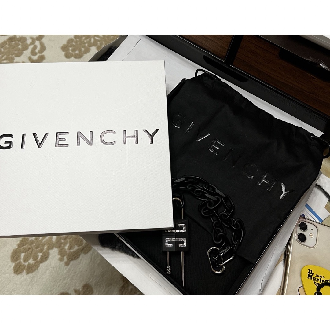 GIVENCHY(ジバンシィ)のGIVENCHY クリスタル ロック ネックレス メンズのアクセサリー(ネックレス)の商品写真