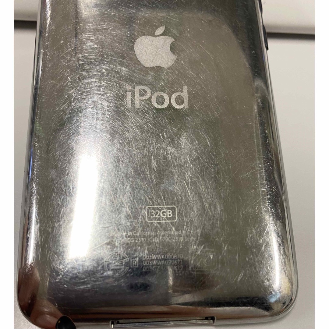 Apple(アップル)のipod touch 32GB A1318 スマホ/家電/カメラのオーディオ機器(ポータブルプレーヤー)の商品写真