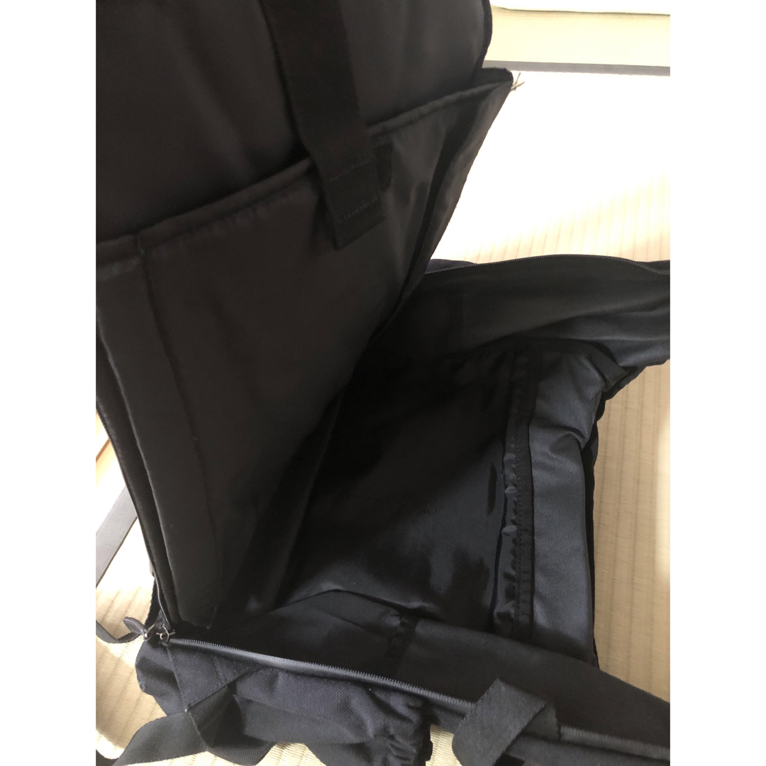 リュック　新品　大容量　バックパック　ブラック　ドリンクホルダー　ポケット多い レディースのバッグ(リュック/バックパック)の商品写真