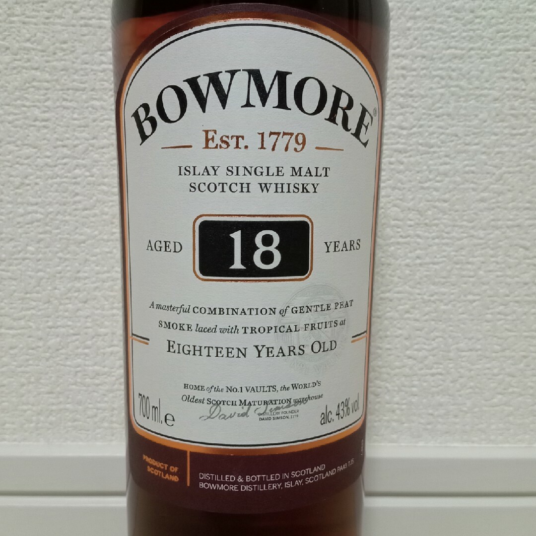 ボウモア(ボウモア)のBOWMORE 18y　1本　新品未開封　ボウモア　サントリー 食品/飲料/酒の酒(ウイスキー)の商品写真