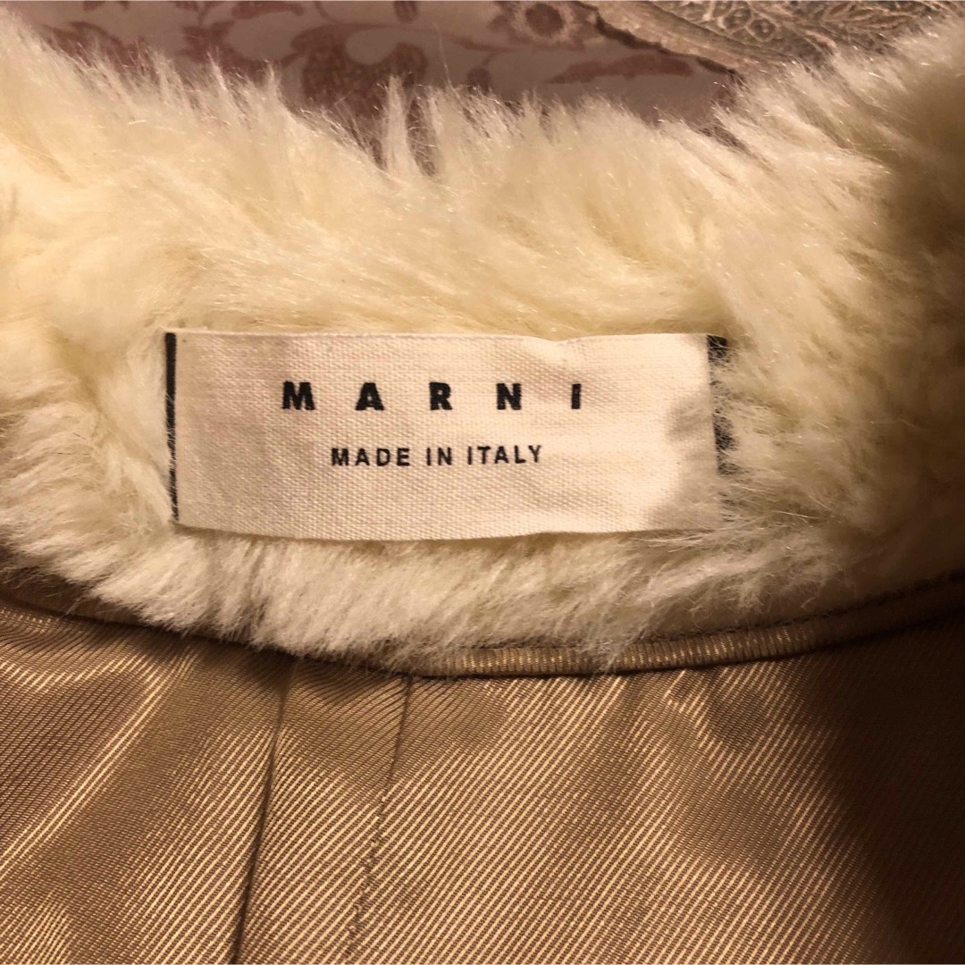 Marni(マルニ)のマルニ　ハーフコート　ボア　クリーム色　　フェイクファー レディースのジャケット/アウター(毛皮/ファーコート)の商品写真