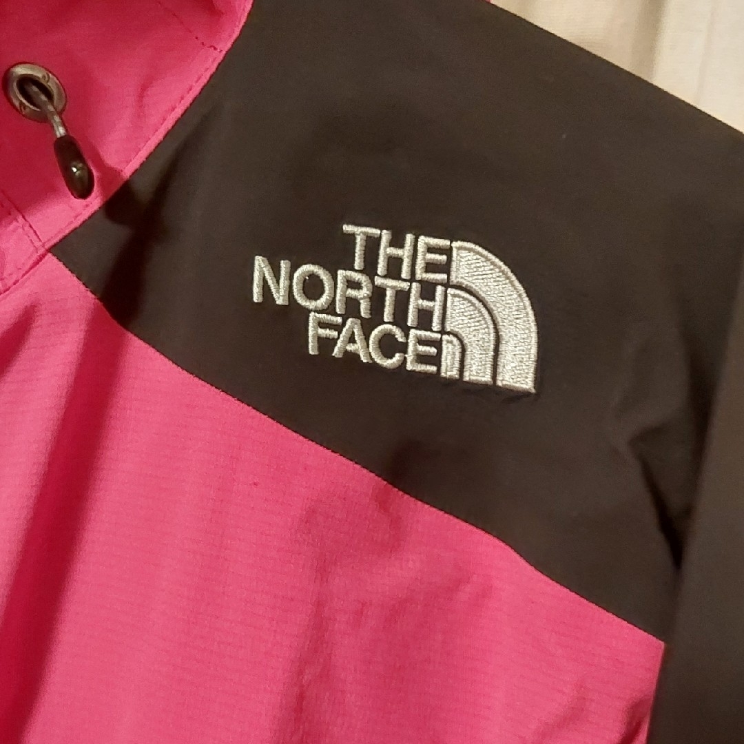 THE NORTH FACE(ザノースフェイス)のTHENORTHFACE　サミット　ピンク✕ブラック💜 レディースのジャケット/アウター(ナイロンジャケット)の商品写真