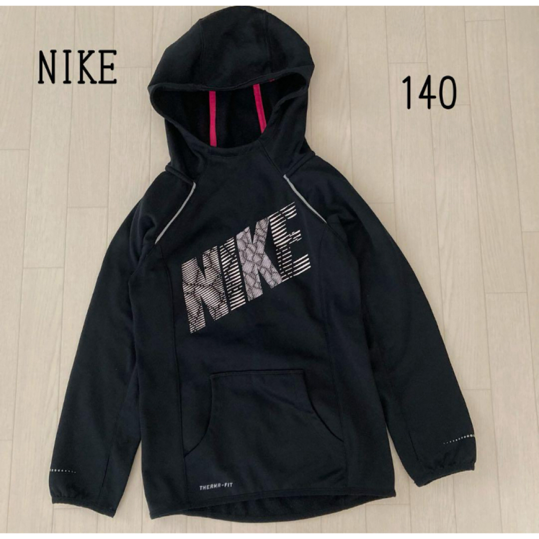 NIKE(ナイキ)のナイキ　NIKE 女の子　パーカー　140 キッズ/ベビー/マタニティのキッズ服女の子用(90cm~)(Tシャツ/カットソー)の商品写真