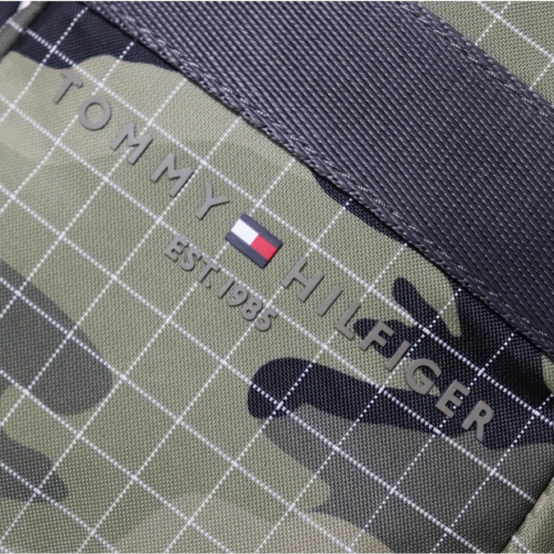 TOMMY HILFIGER(トミーヒルフィガー)の《トミーヒルフィガー》新品 軽量 カモフラ ショルダーバッグ リポーターバッグ メンズのバッグ(ショルダーバッグ)の商品写真