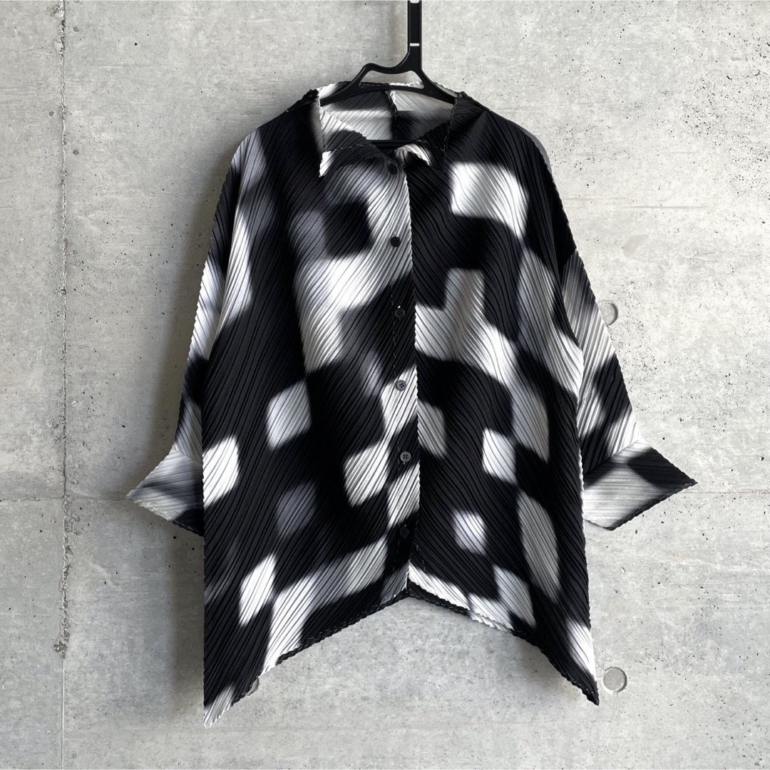美品 ISSEY MIYAKE 変形デザイン プリーツシャツ 美品 ISSEY MIYAKE 変形デザイン プリーツシャツ