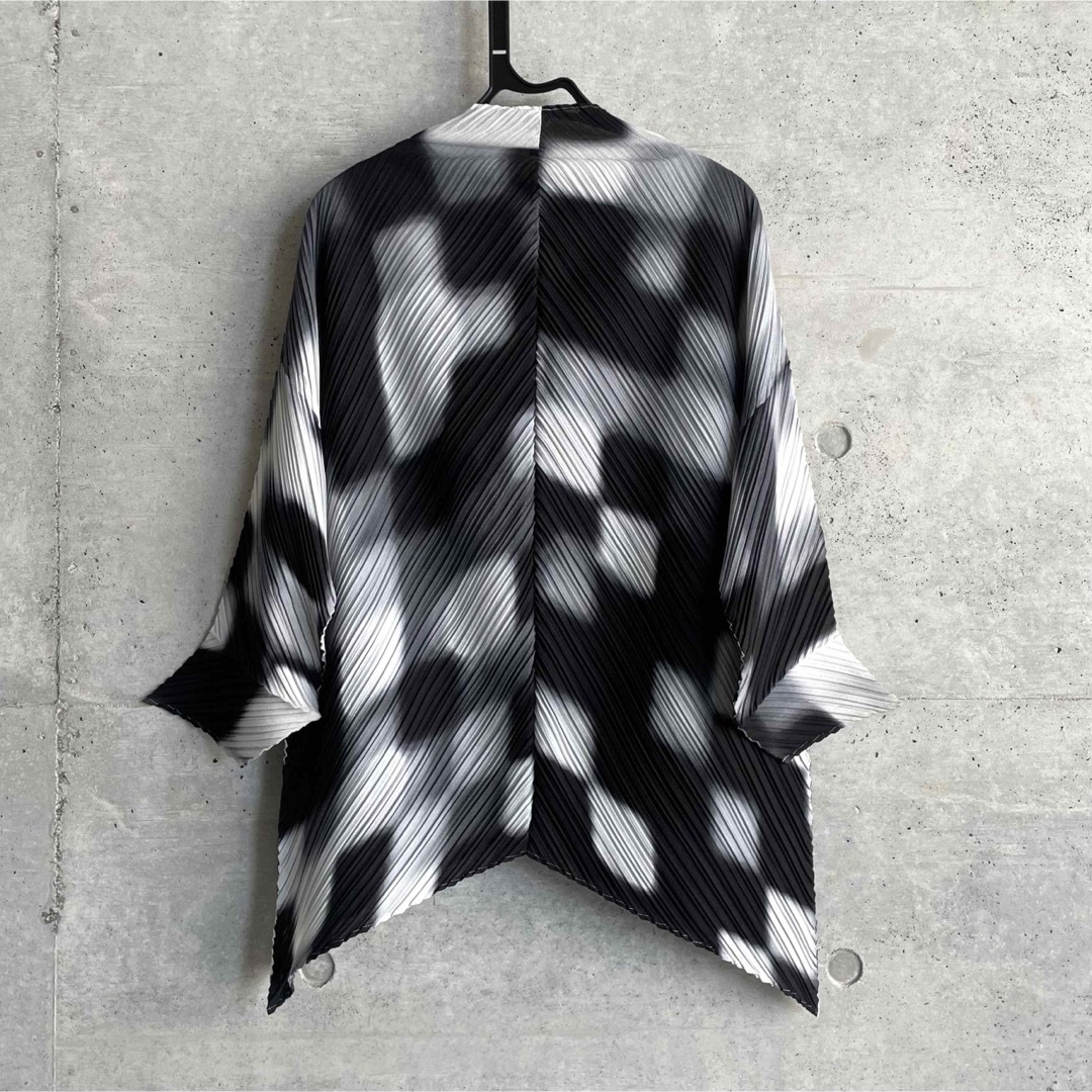美品 ISSEY MIYAKE 変形デザイン プリーツシャツ 美品 ISSEY MIYAKE 変形デザイン プリーツシャツ