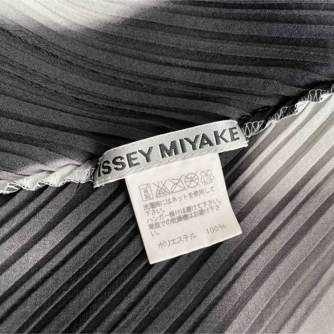 美品 ISSEY MIYAKE 変形デザイン プリーツシャツ 美品 ISSEY MIYAKE 変形デザイン プリーツシャツ