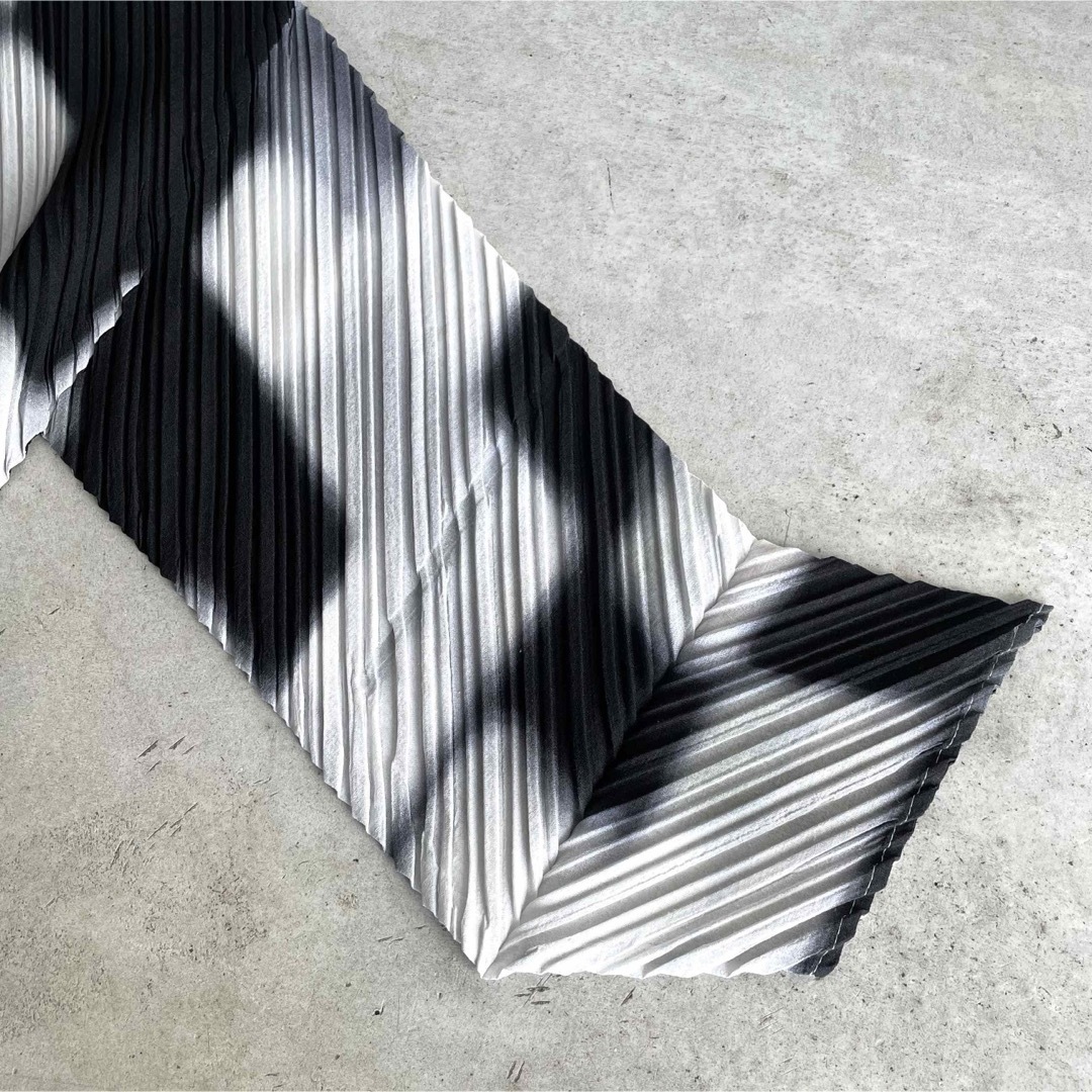 美品 ISSEY MIYAKE 変形デザイン プリーツシャツ 美品 ISSEY MIYAKE 変形デザイン プリーツシャツ