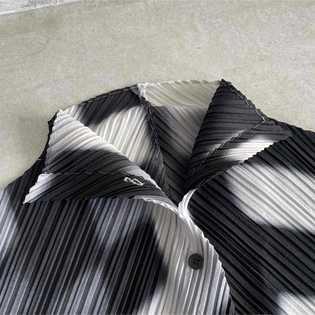 美品 ISSEY MIYAKE 変形デザイン プリーツシャツ 美品 ISSEY MIYAKE 変形デザイン プリーツシャツ