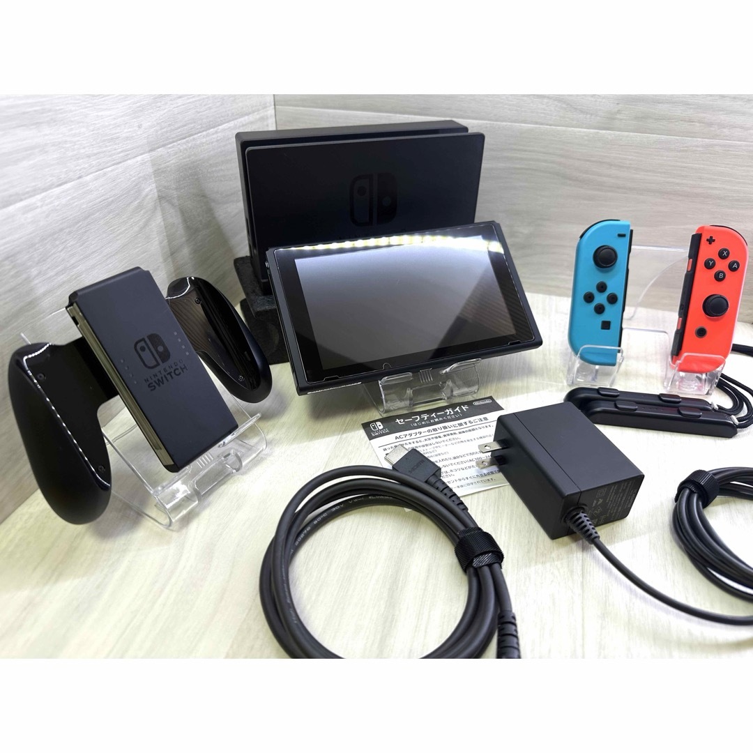 Nintendo Switch(ニンテンドースイッチ)の極上美品！Nintendo Switch本体一式完全品 エンタメ/ホビーのゲームソフト/ゲーム機本体(家庭用ゲーム機本体)の商品写真