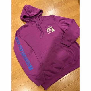 ザノースフェイス(THE NORTH FACE)のTHE NORTH FACE パーカー プルオーバー 大きいsize XL 紫色(パーカー)