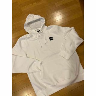 ザノースフェイス(THE NORTH FACE)のTHE NORTH FACE パーカー プルオーバー 大きいsize XL 白(パーカー)