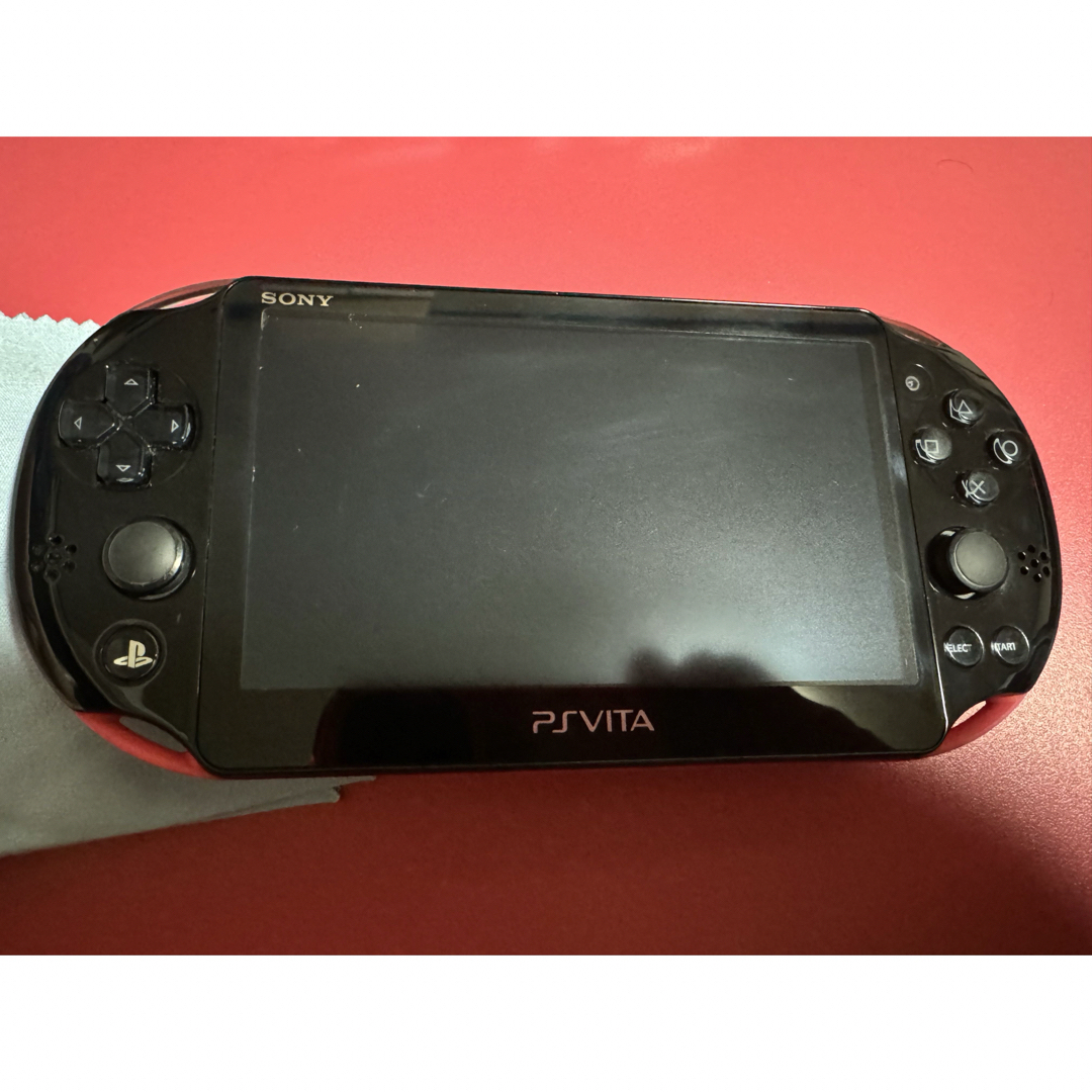 PlayStation Vita(プレイステーションヴィータ)のvita   ピンクブラック　1番 エンタメ/ホビーのゲームソフト/ゲーム機本体(携帯用ゲーム機本体)の商品写真