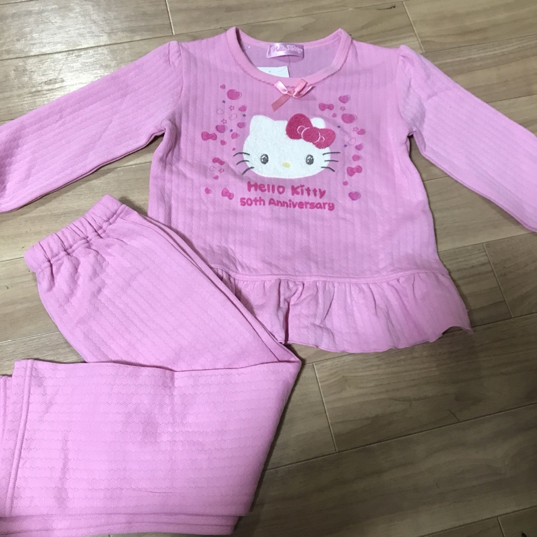 ハローキティ(ハローキティ)のハローキティ　パジャマ 120 キッズ/ベビー/マタニティのキッズ服女の子用(90cm~)(パジャマ)の商品写真