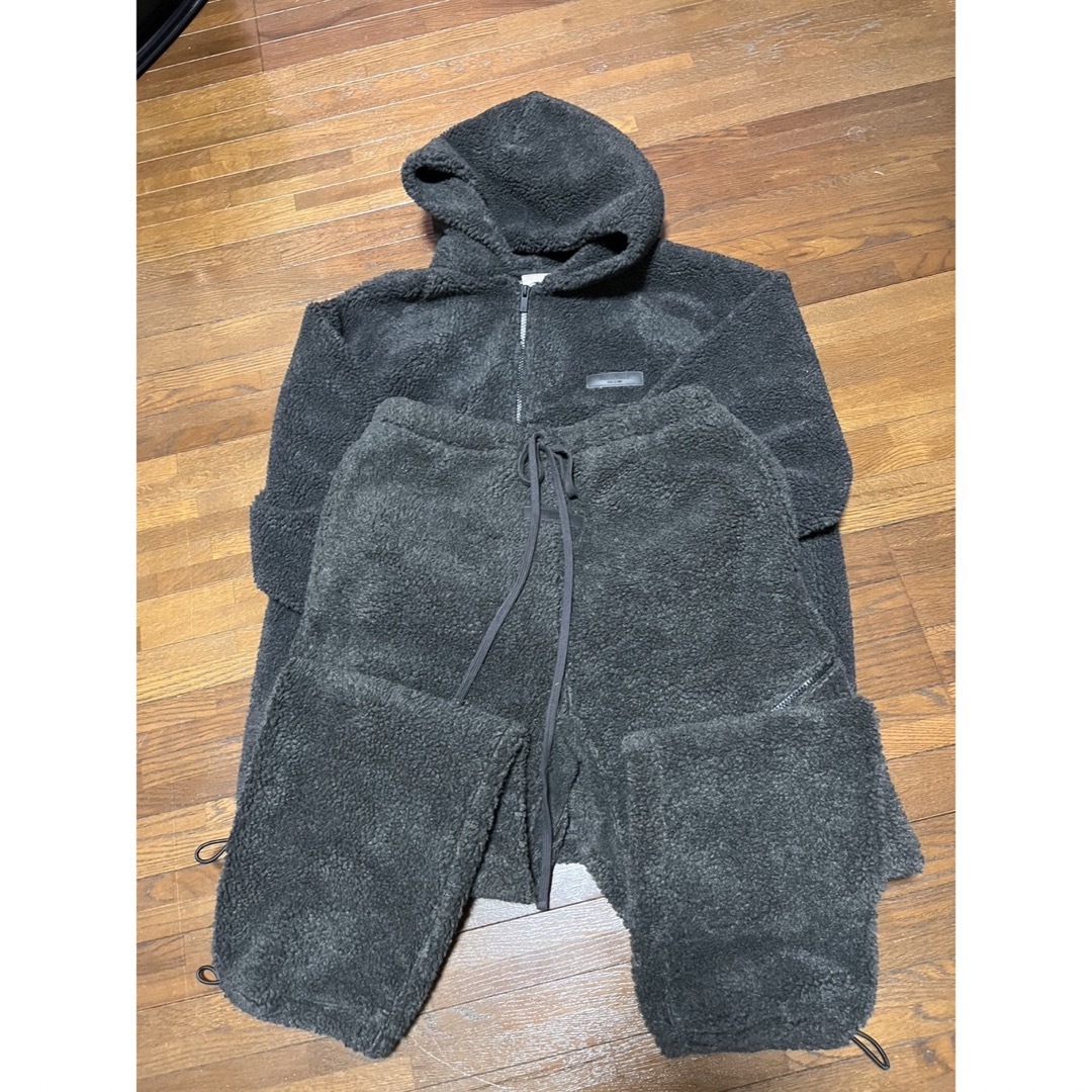 FEAR OF GOD(フィアオブゴッド)のFOG エッセンシャルズ  POLAR FLEECE セットアップ メンズのトップス(パーカー)の商品写真