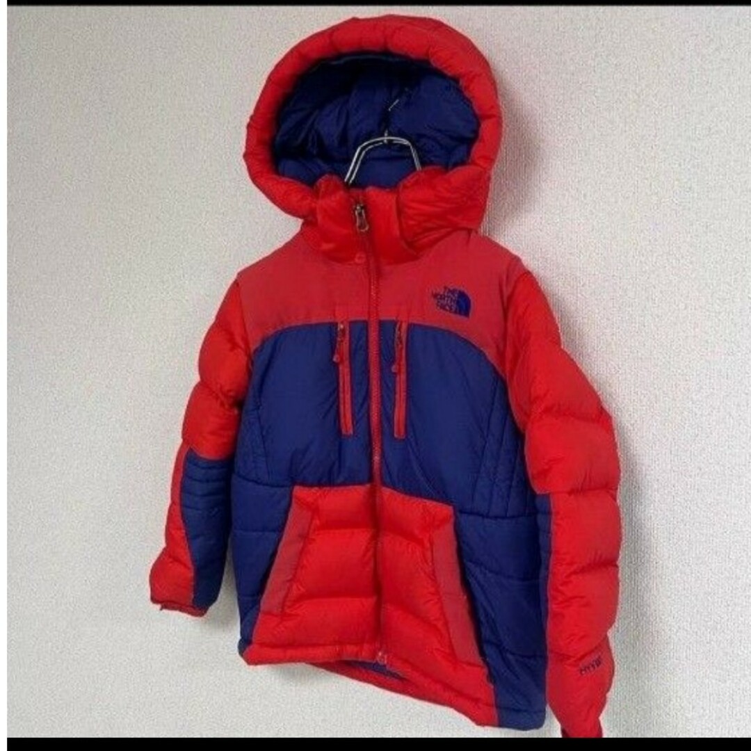 THE NORTH FACE(ザノースフェイス)のノースフェイス　ダウンジャケット　海外限定　キッズ　120サイズ レッド　ブルー キッズ/ベビー/マタニティのキッズ服男の子用(90cm~)(ジャケット/上着)の商品写真