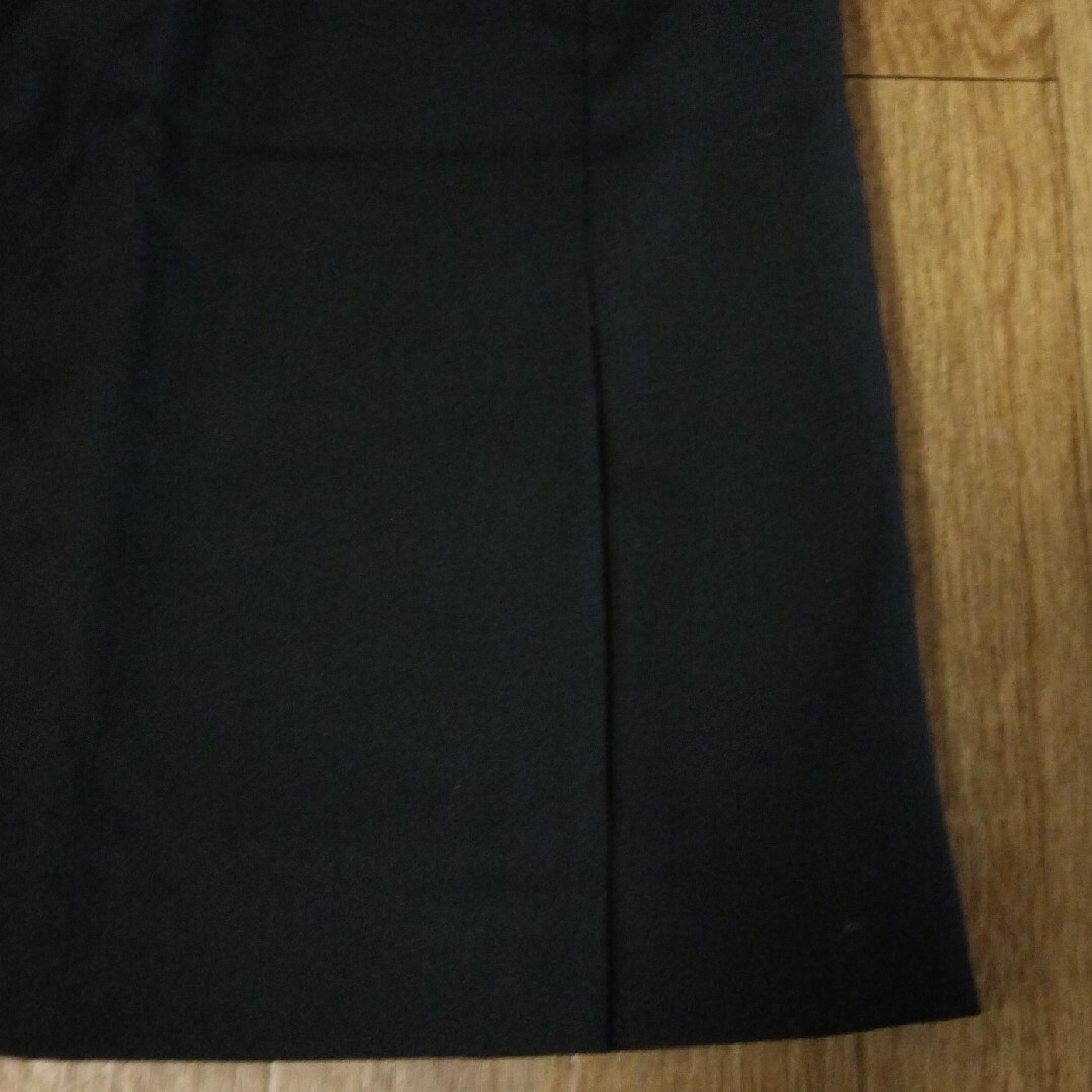 cecile(セシール)の事務・オフィス制服ブラックスカート　左前プリーツ レディースのスカート(ひざ丈スカート)の商品写真
