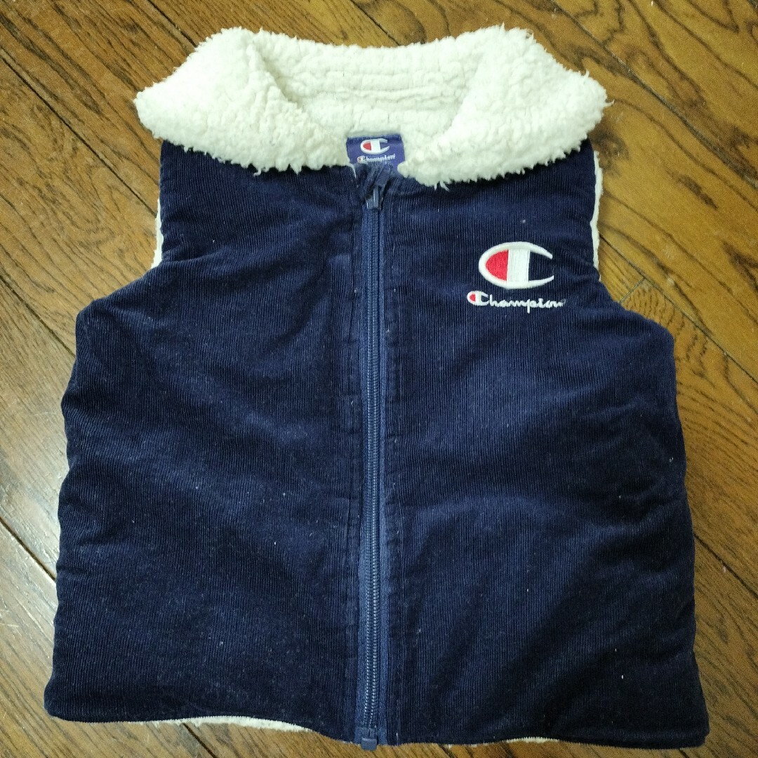 Champion(チャンピオン)のチャンピオン　ボアベスト　95センチ キッズ/ベビー/マタニティのキッズ服男の子用(90cm~)(ジャケット/上着)の商品写真