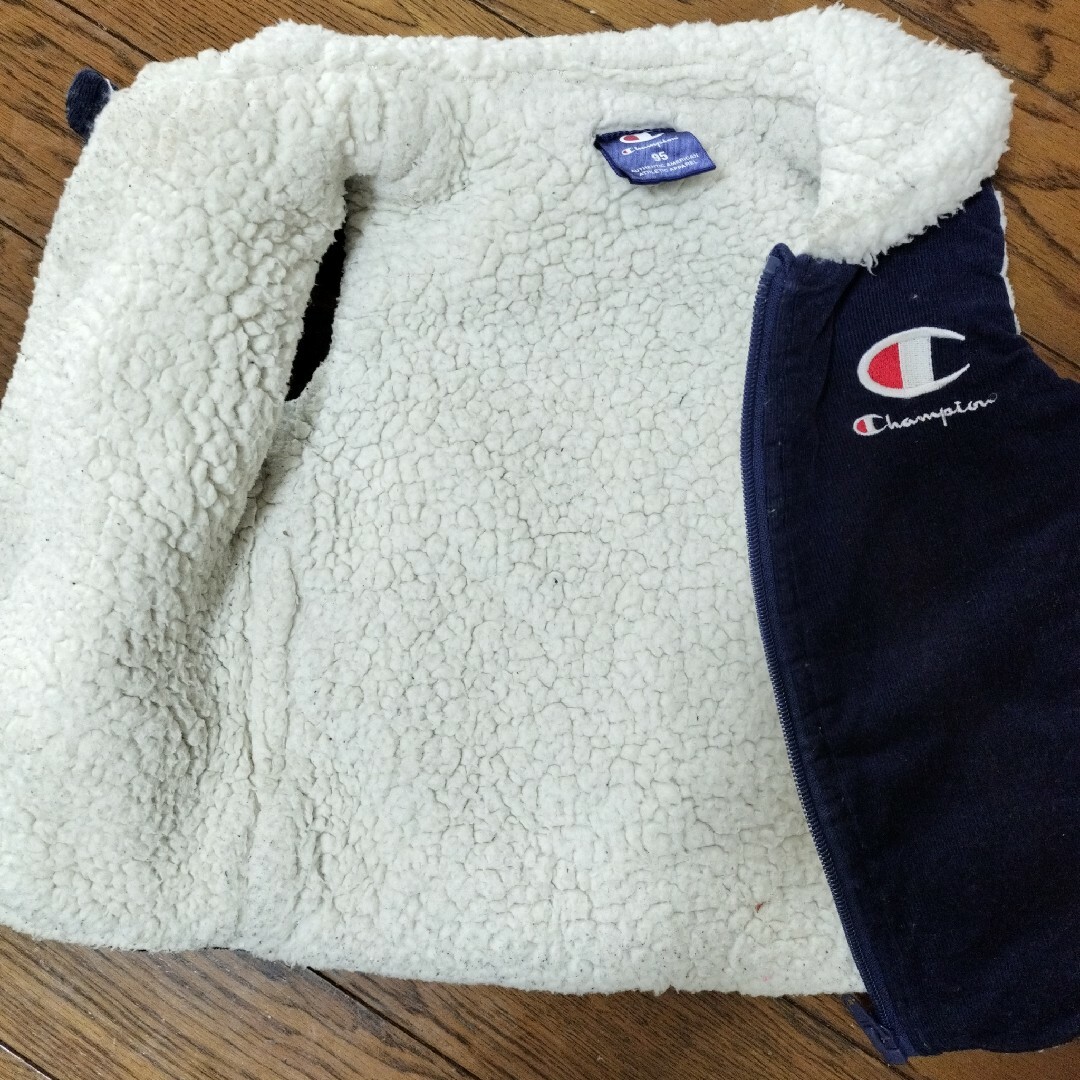 Champion(チャンピオン)のチャンピオン　ボアベスト　95センチ キッズ/ベビー/マタニティのキッズ服男の子用(90cm~)(ジャケット/上着)の商品写真