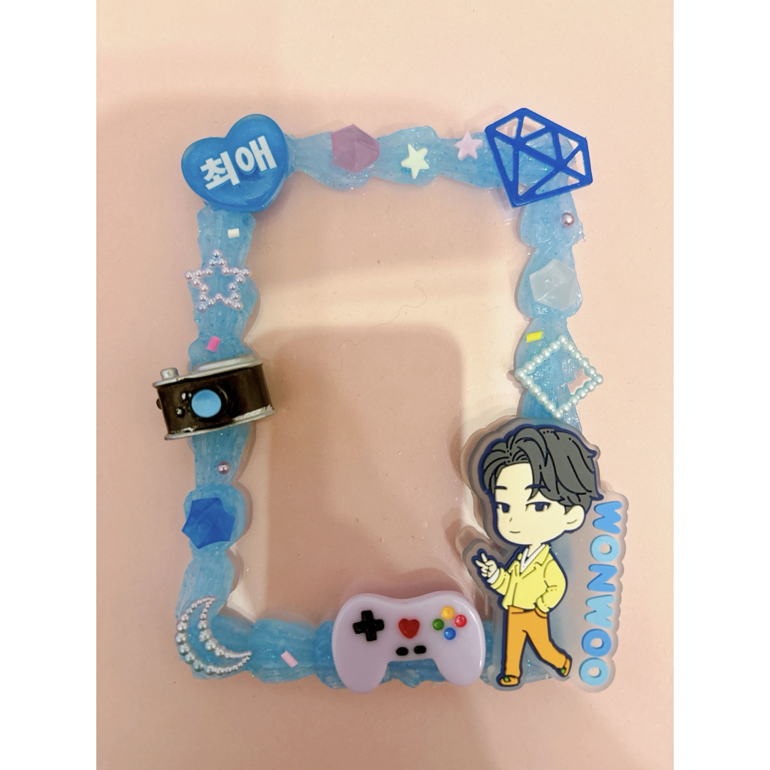 SEVENTEEN(セブンティーン)のセブチ トレカケースデコ ウォヌ SEVENTEEN ハンドメイドのハンドメイド その他(その他)の商品写真