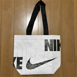 ナイキ(NIKE)のNIKE ショッピングバッグ　エコバッグ ショルダーバッグ　M(ショップ袋)