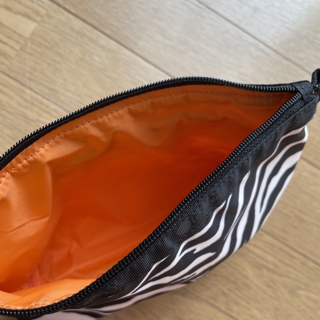 LeSportsac(レスポートサック)のCOSMETIC CLUTCH グランツゼブラ レディースのファッション小物(ポーチ)の商品写真