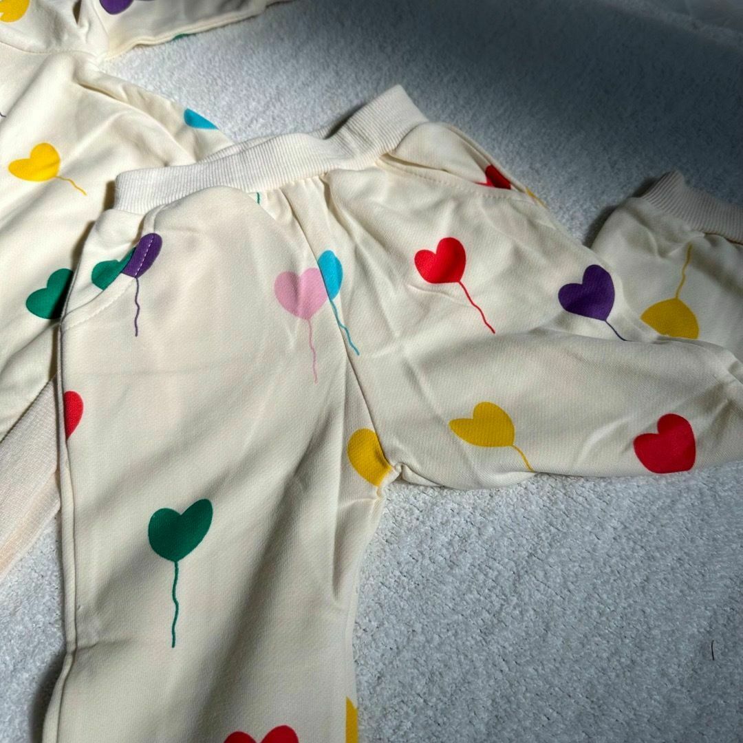 【新品】ハート柄　風船柄　セットアップ　2点セット　可愛い　韓国 キッズ/ベビー/マタニティのベビー服(~85cm)(トレーナー)の商品写真