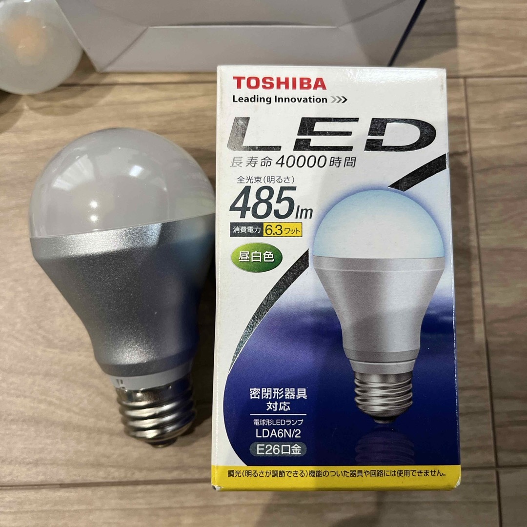 東芝(トウシバ)のLED電球　東芝 LDA6N/2 TOSHIBA 新品 インテリア/住まい/日用品のライト/照明/LED(蛍光灯/電球)の商品写真