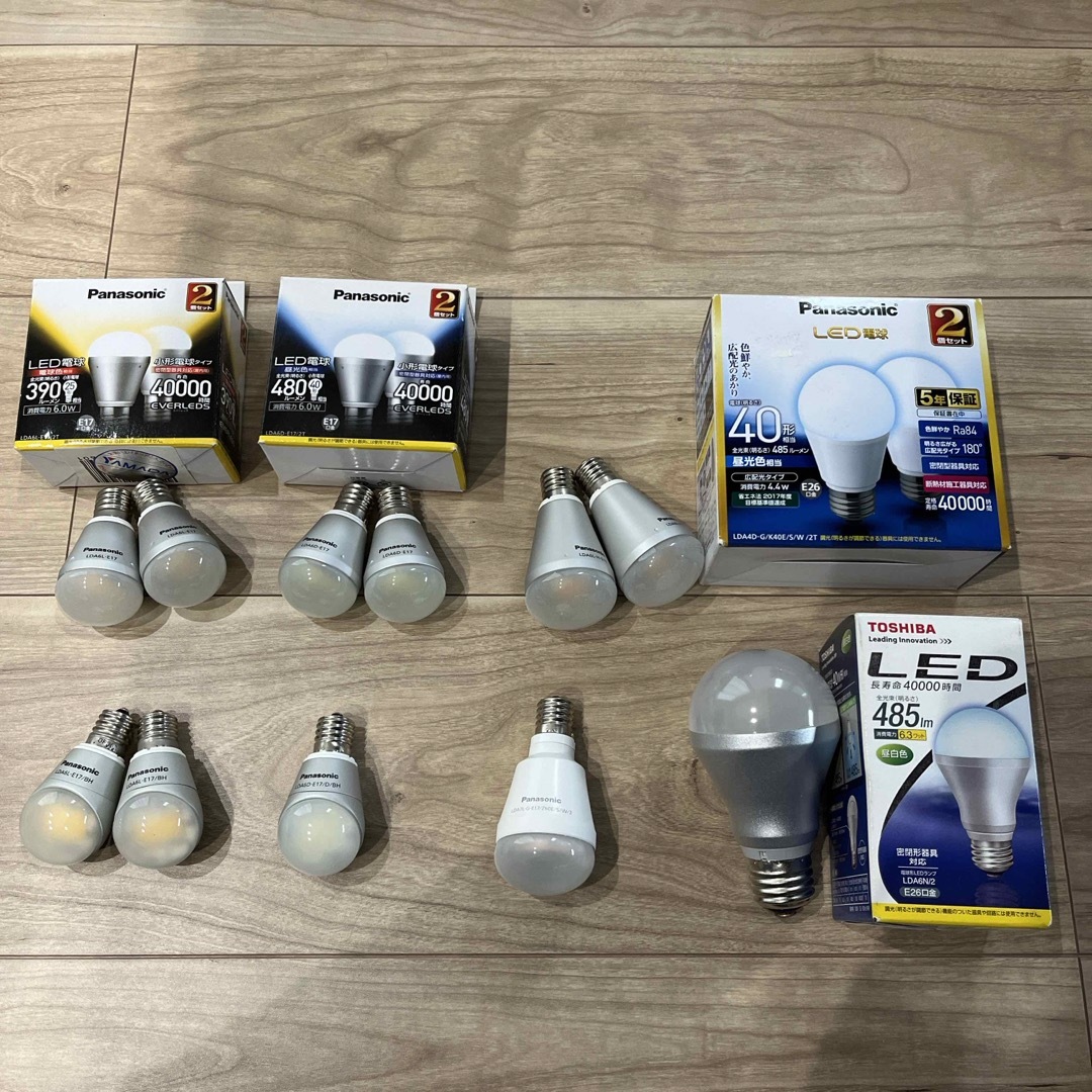 東芝(トウシバ)のLED電球　東芝 LDA6N/2 TOSHIBA 新品 インテリア/住まい/日用品のライト/照明/LED(蛍光灯/電球)の商品写真