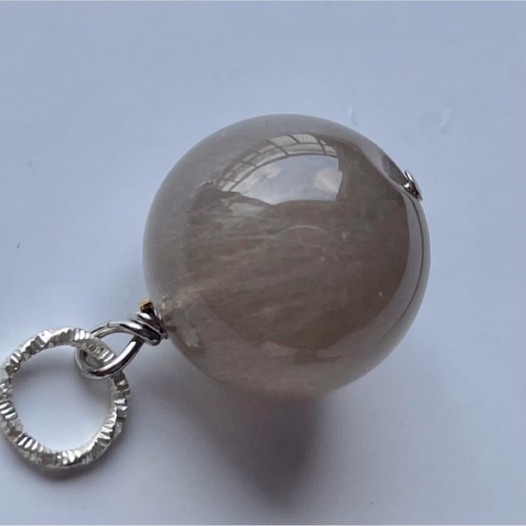 179 天然石　シルバーラビットヘアルチル　17㎜　ネックレス　チャーム ハンドメイドのアクセサリー(ネックレス)の商品写真