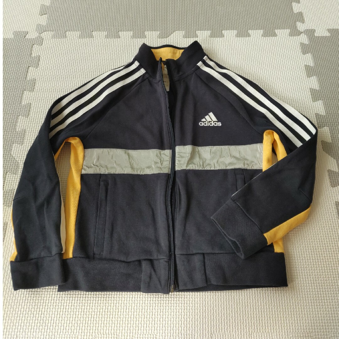 adidas(アディダス)のアディダス　上着　120センチ キッズ/ベビー/マタニティのキッズ服男の子用(90cm~)(ジャケット/上着)の商品写真