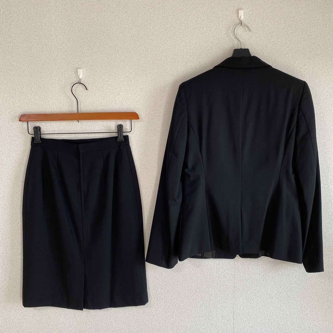 ELLE(エル)のエル スカートスーツ 9AR W64 黒 就活 面接 未使用に近い DMW レディースのフォーマル/ドレス(スーツ)の商品写真
