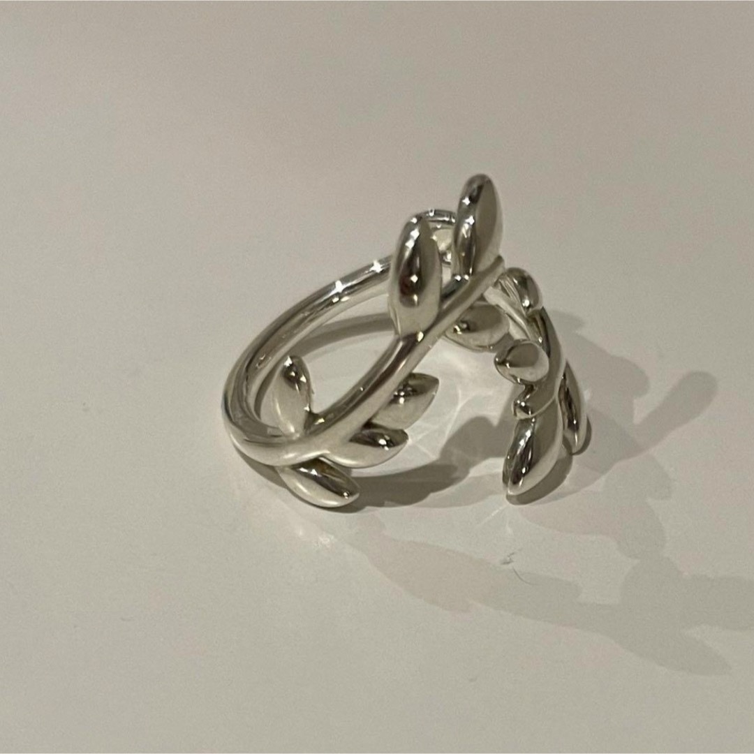 Tiffany & Co.(ティファニー)のティファニー　オリーブリーフ　バイパスリング レディースのアクセサリー(リング(指輪))の商品写真