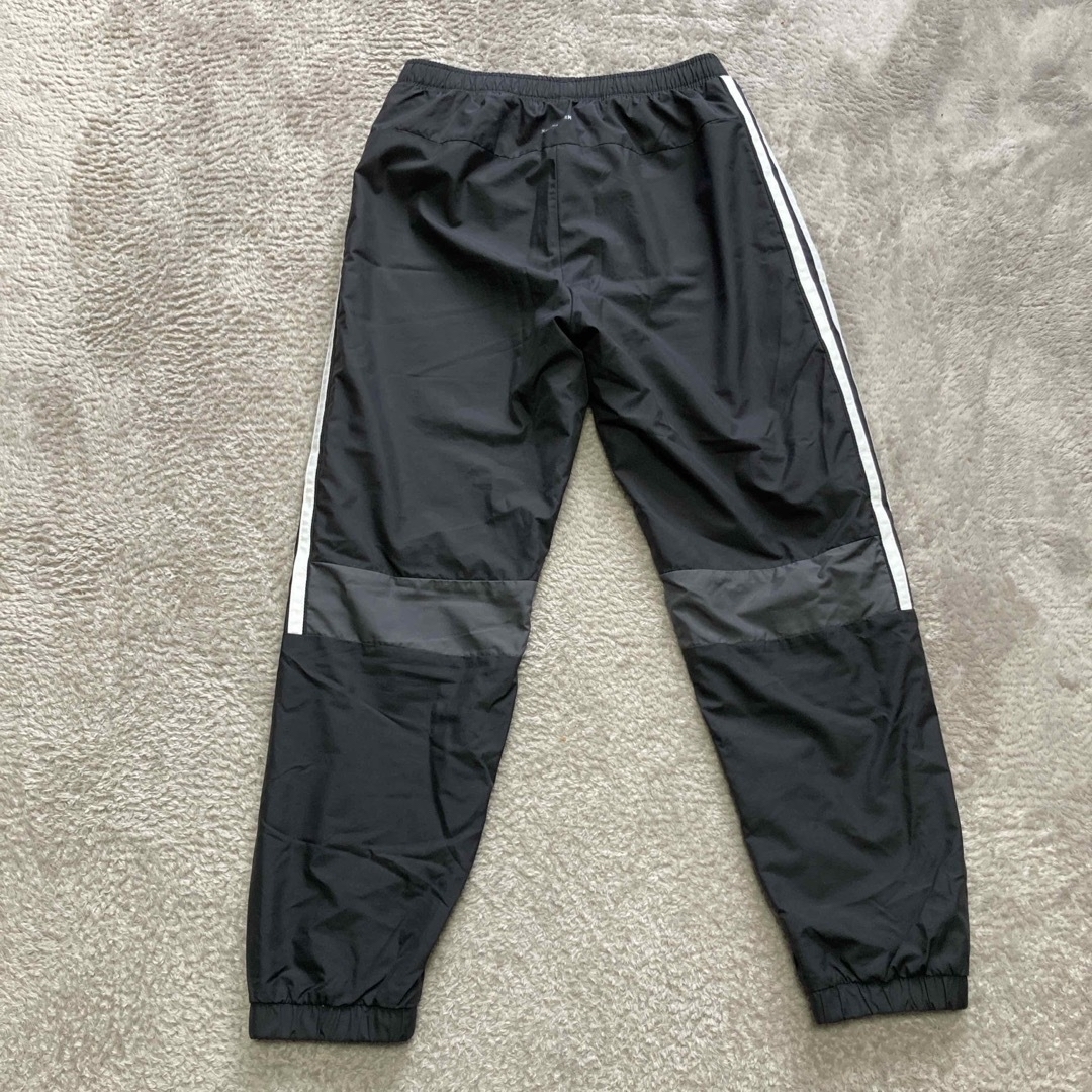 adidas(アディダス)の【中古】　adidas  キッズ　ナイロンパンツ　 キッズ/ベビー/マタニティのキッズ服男の子用(90cm~)(パンツ/スパッツ)の商品写真