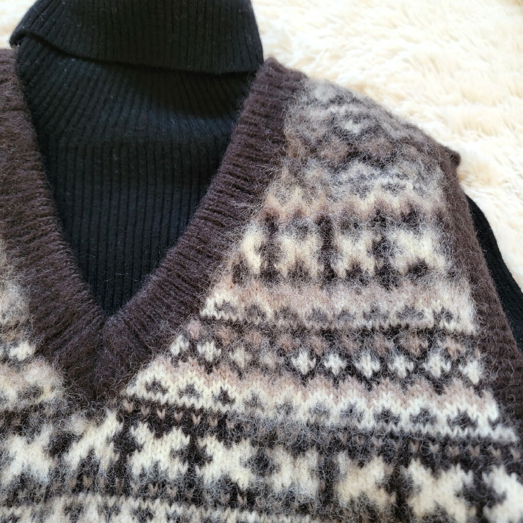 北海道アリスファーム●上質羊毛100%♪ジャガード織り総柄ニットVネックベスト