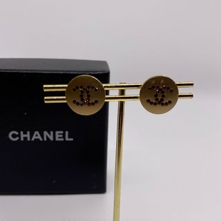 シャネル(CHANEL)の［正規品］CHANEL ヴィンテージ ココボタン ピアス(ピアス)