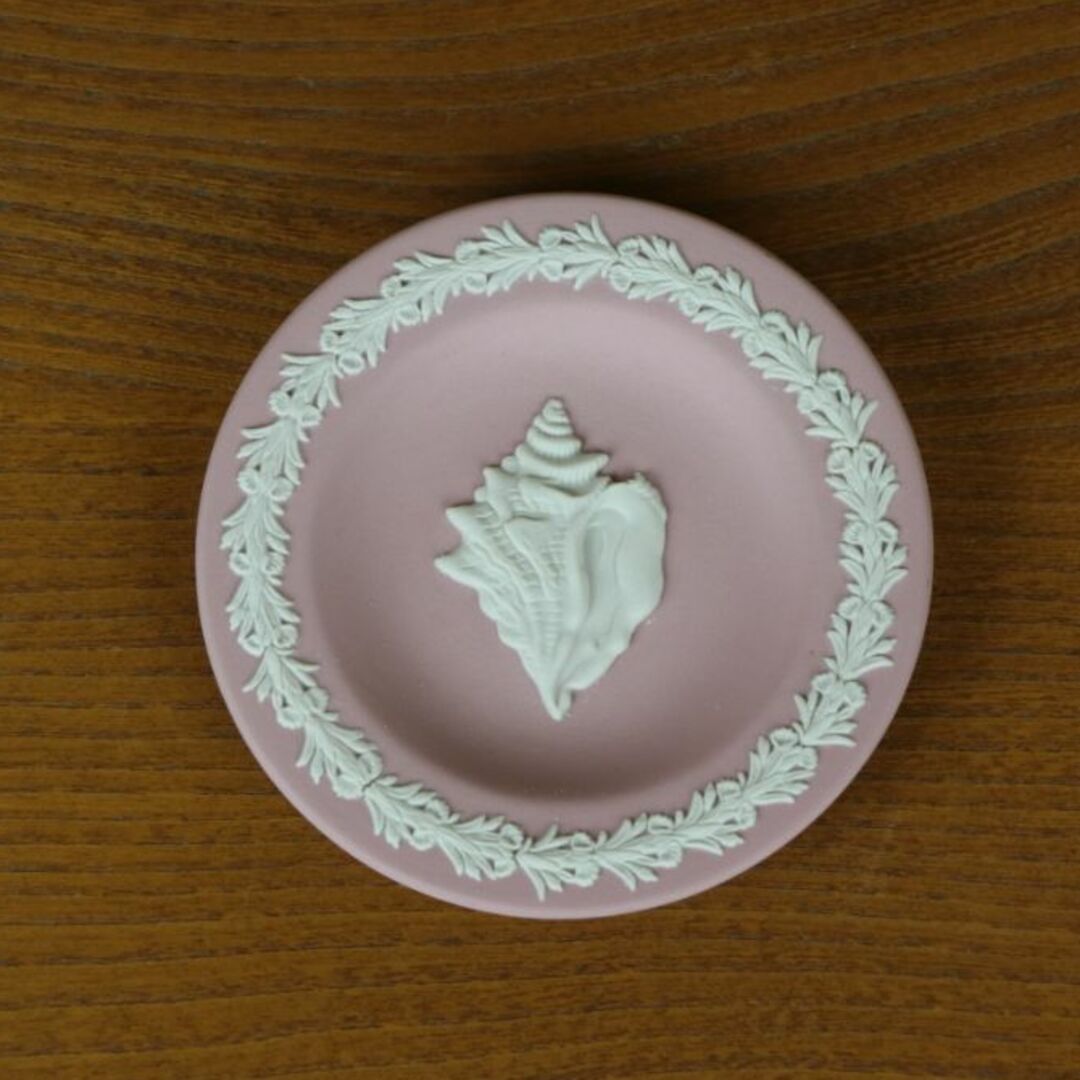 WEDGWOOD(ウェッジウッド)のウェッジウッド　ジャスパー　ピンク　ホラ貝　ラウンドトレイ　ピンディッシュ インテリア/住まい/日用品のインテリア小物(小物入れ)の商品写真