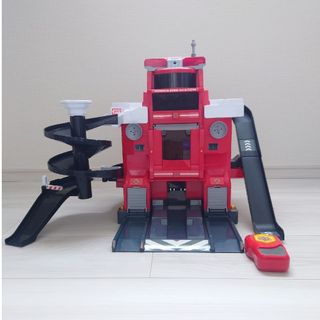 タカラトミー(Takara Tomy)のトミカ 無線でピピッと出動指令！ 変形ファイヤーステーション(1セット)(模型/プラモデル)