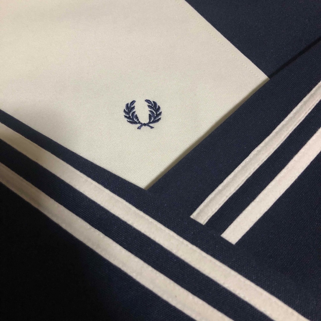 FRED PERRY - 美品⭐️Fred Perry トラックジャケット M 刺繍 FRED PERRY - 美品⭐️Fred Perry トラックジャケット M 刺繍