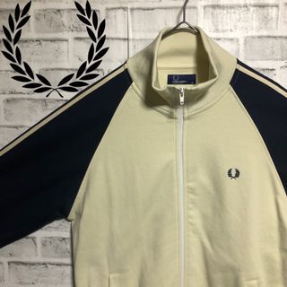 フレッドペリー(FRED PERRY)の美品⭐️Fred Perry トラックジャケット M 刺繍月桂樹 ベージュ×紺(ジャージ)