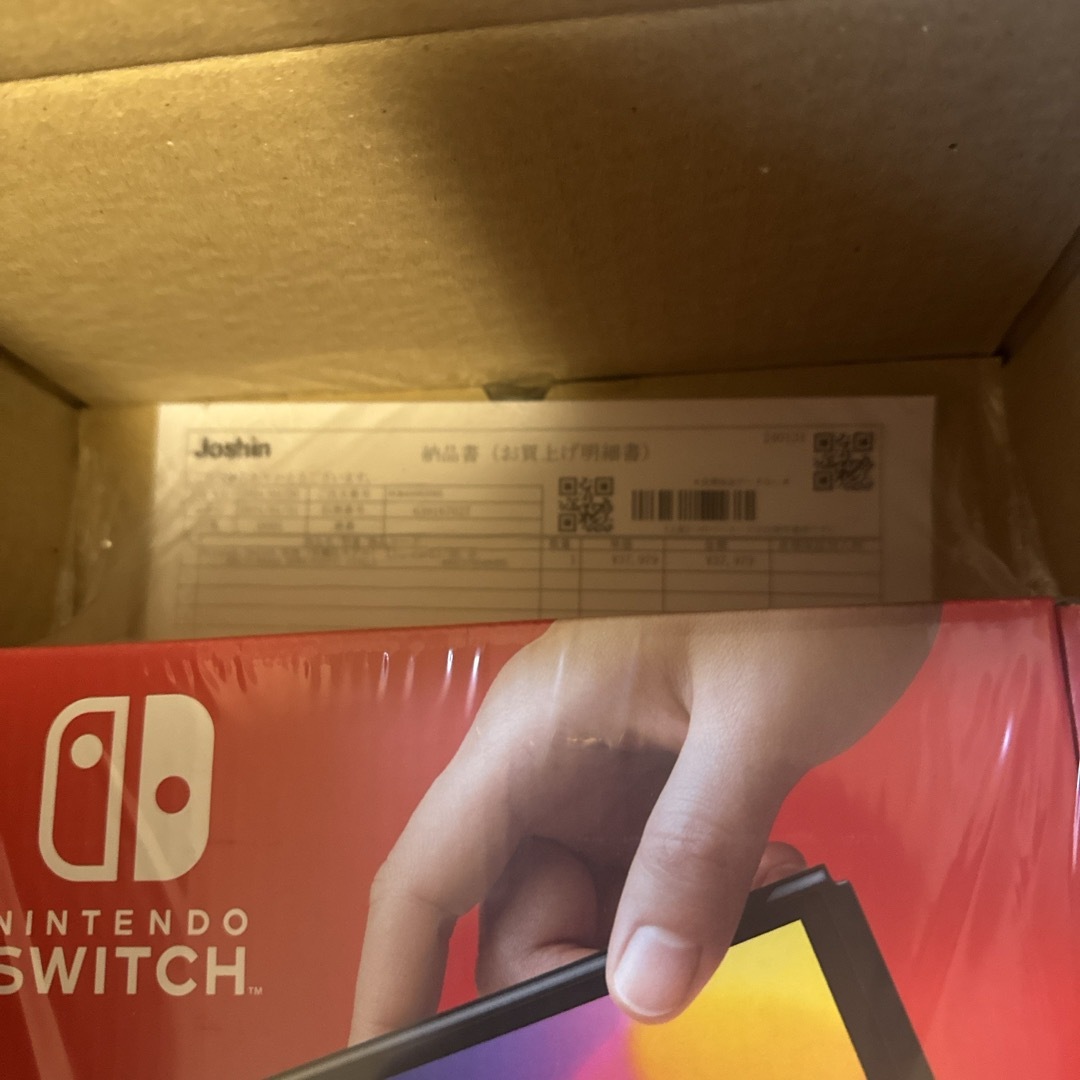 任天堂(ニンテンドウ)のNintendo Switch (有機ELモデル) 本体  新品 エンタメ/ホビーのゲームソフト/ゲーム機本体(家庭用ゲーム機本体)の商品写真