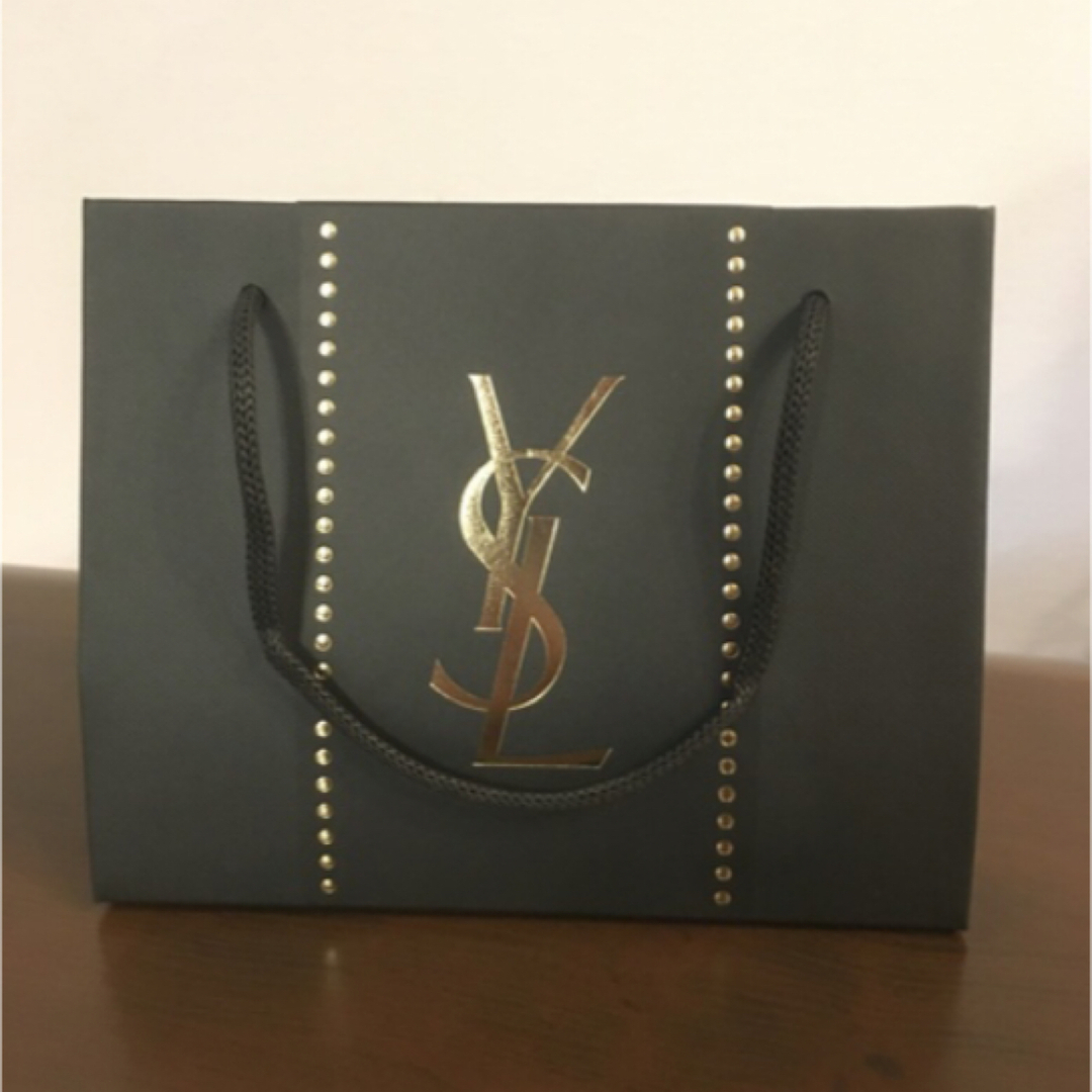 Yves Saint Laurent(イヴサンローラン)のイヴ・サンローラン　袋　ギフトバック　ショップ袋　ショッパー　紙袋 レディースのバッグ(ショップ袋)の商品写真