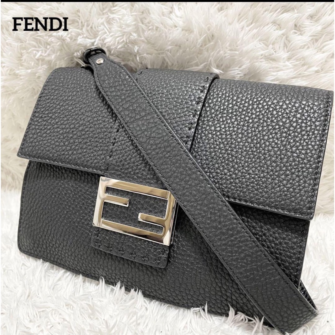 FENDI(フェンディ)のFENDI フェンディ　ショルダーバッグ　マンマバケット　FF金具　ユニセックス メンズのバッグ(ショルダーバッグ)の商品写真