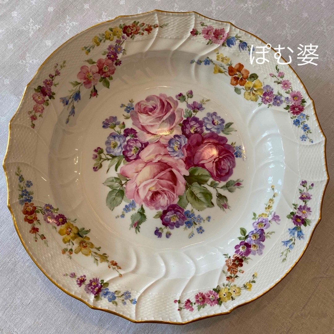 MEISSEN(マイセン)の【KPMベルリン】金彩 手描き レリーフ／大深皿 「薔薇のブーケ／ピンクローズ」 インテリア/住まい/日用品のキッチン/食器(食器)の商品写真