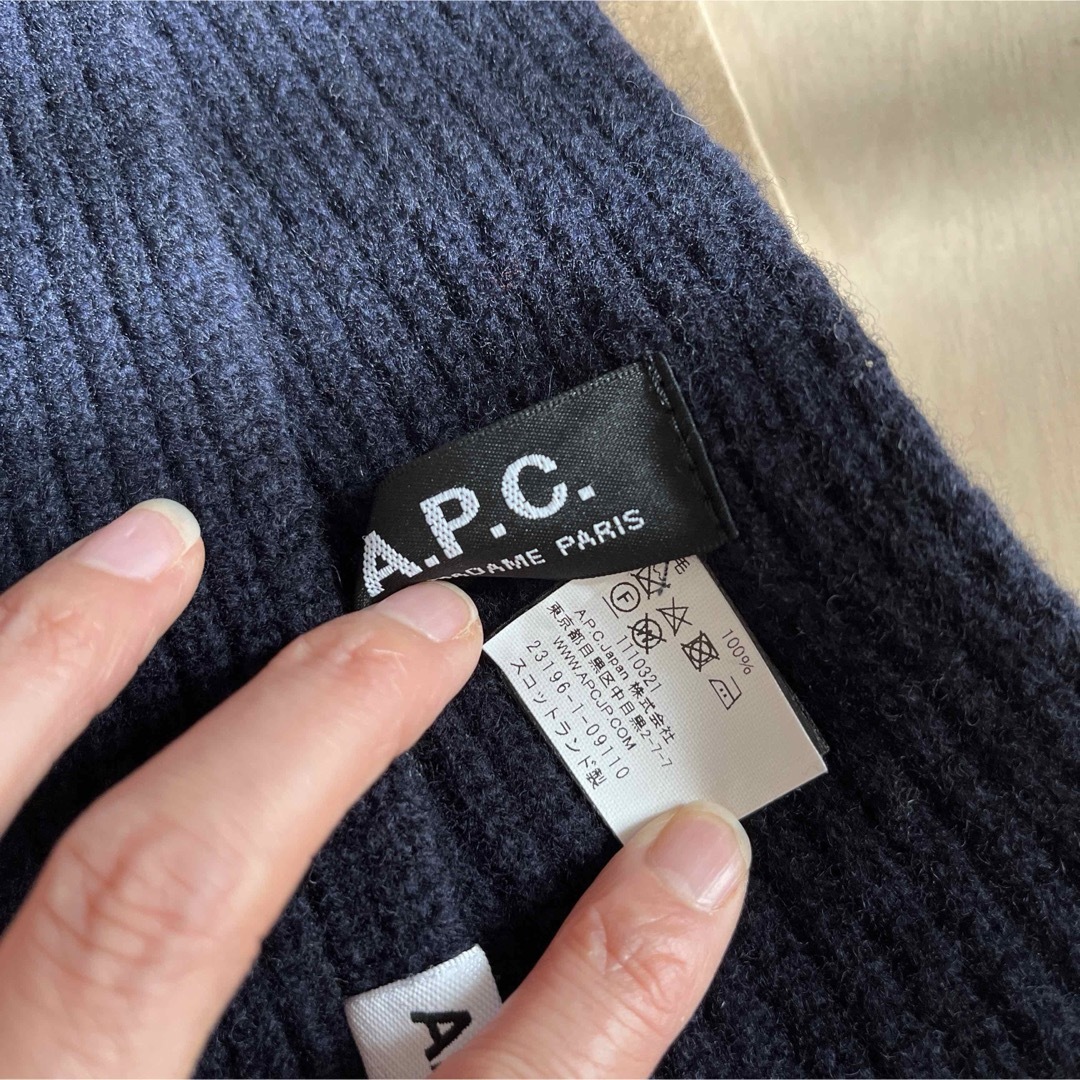 A.P.C(アーペーセー)のA.P.C ニットマフラー　美品 レディースのファッション小物(マフラー/ショール)の商品写真